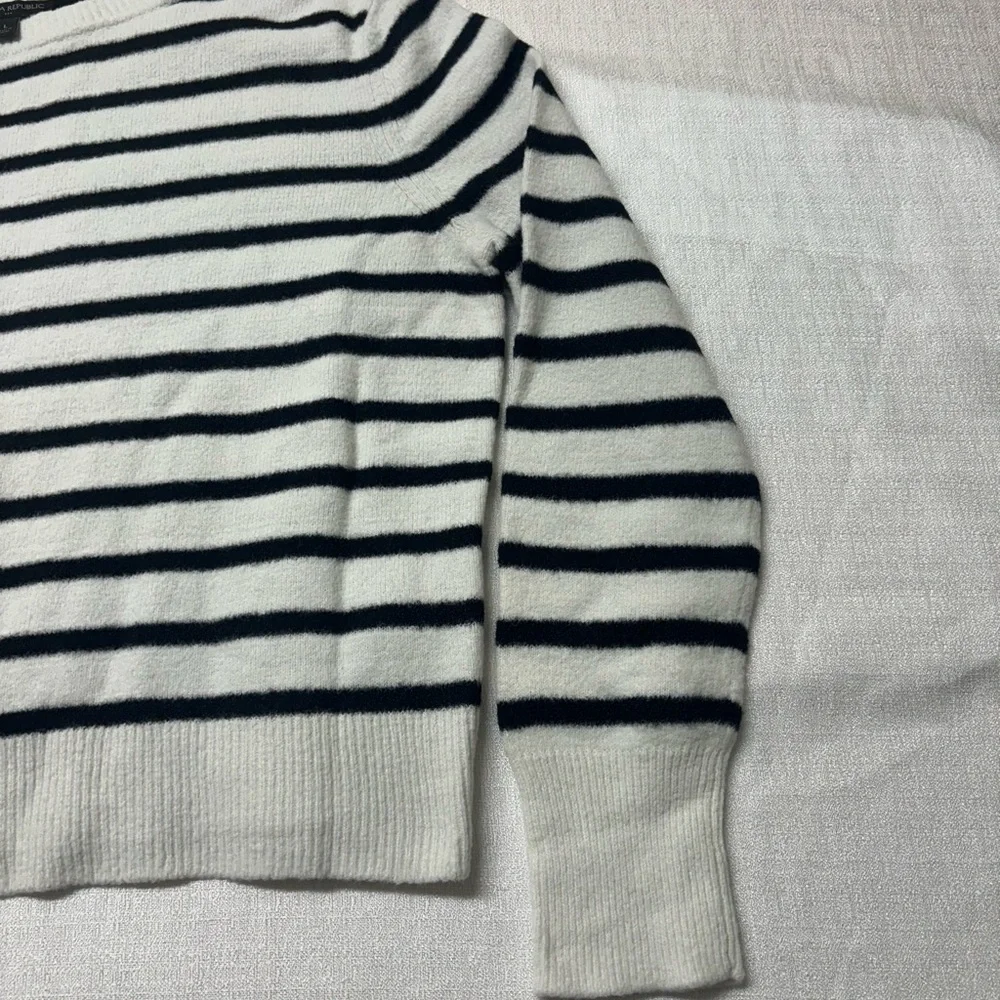 Banana Republic Women's L Black White Striped Sweater Crew Neck‎ Knit Pullover